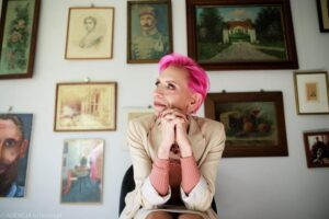 Jak skutecznie odnaleźć członka rodziny po nazwisku i miejscowości?