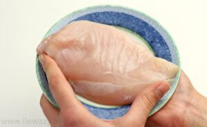 Ile kalorii ma kurczak? Poznaj różnice w kaloryczności różnych części mięsa